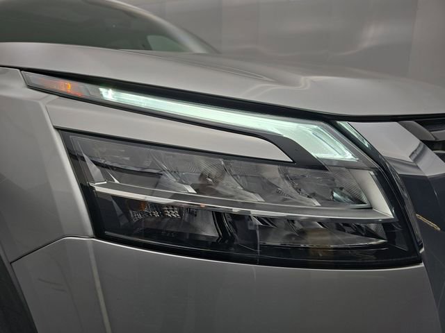 Used 2023 Nissan Pathfinder SL w/ SL Premium Package AWD/4WD image 14