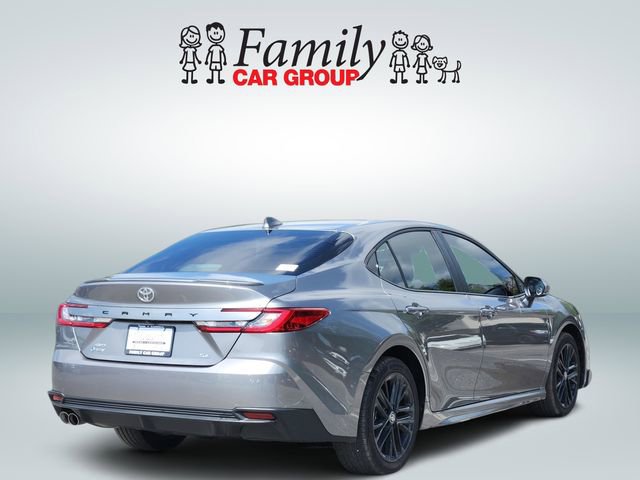 Used 2025 Toyota Camry SE image 4