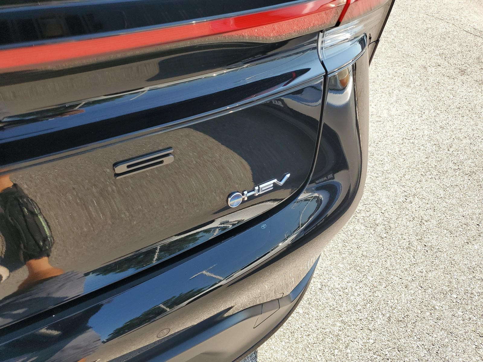 Certified 2025 Toyota Prius LE FWD image 7