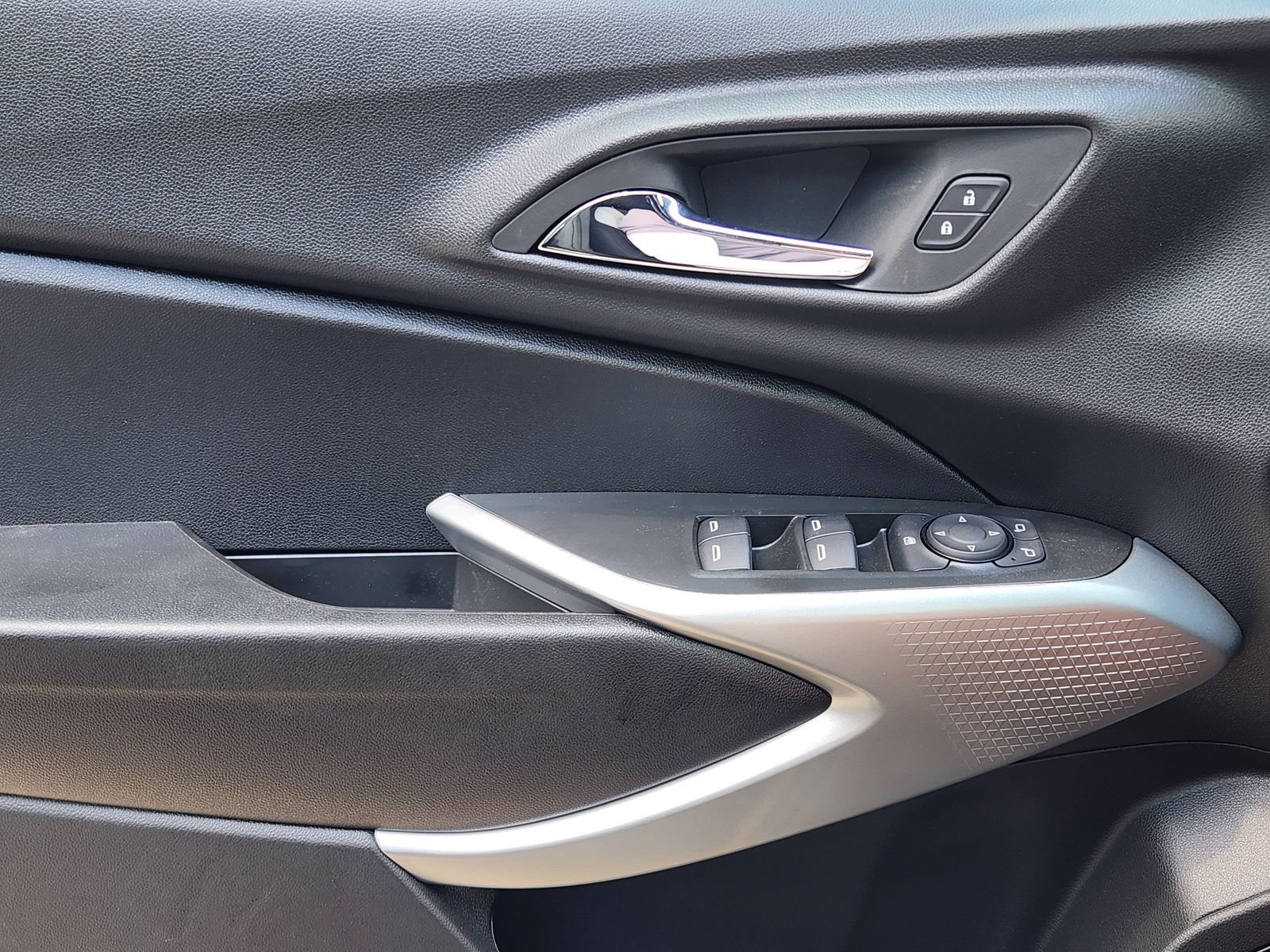 New 2026 Chevrolet Trax RS w/ Sunroof Package FWD image 19