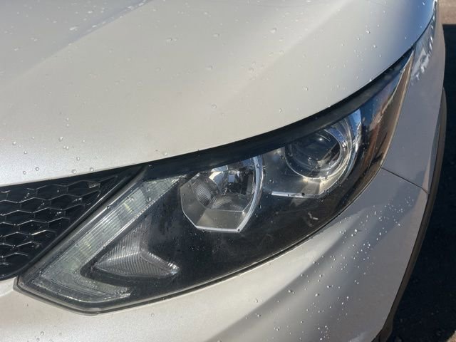 Used 2018 Nissan Rogue Sport SV image 10