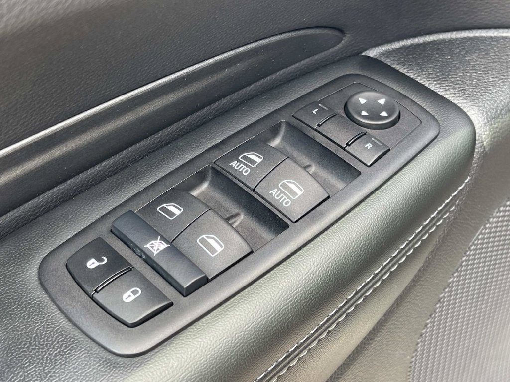 Used 2024 Dodge Durango SXT AWD/4WD image 32