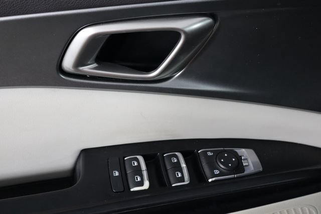 Used 2023 Kia Carnival LX FWD image 22