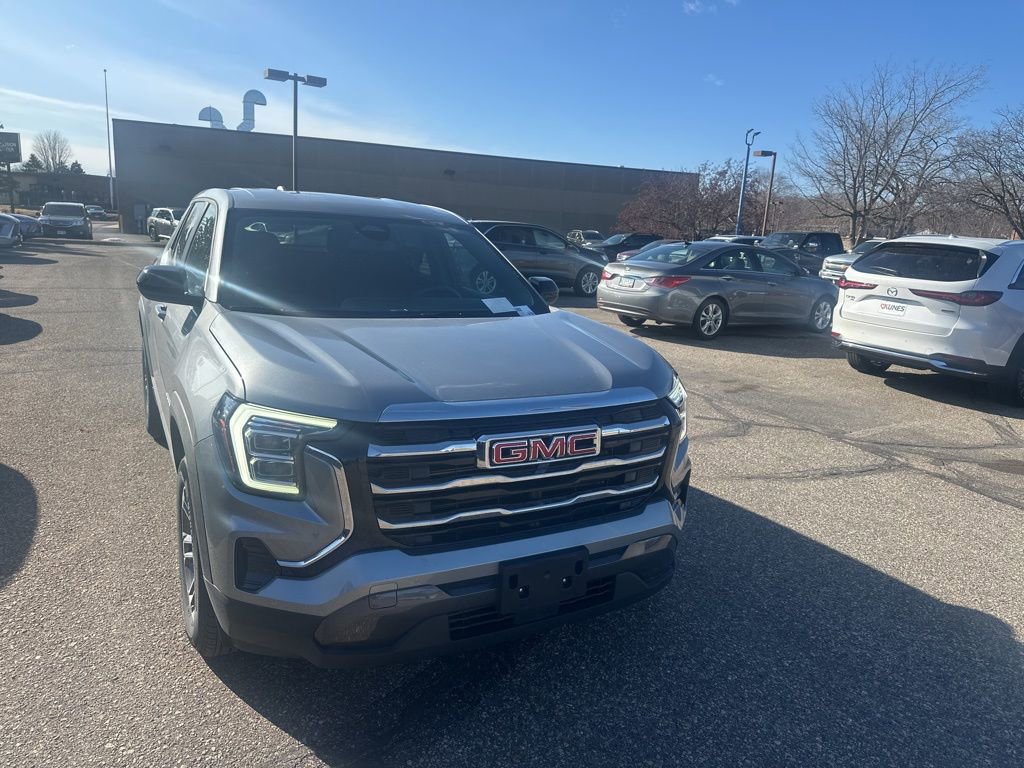 Used 2025 GMC Terrain Elevation image 3