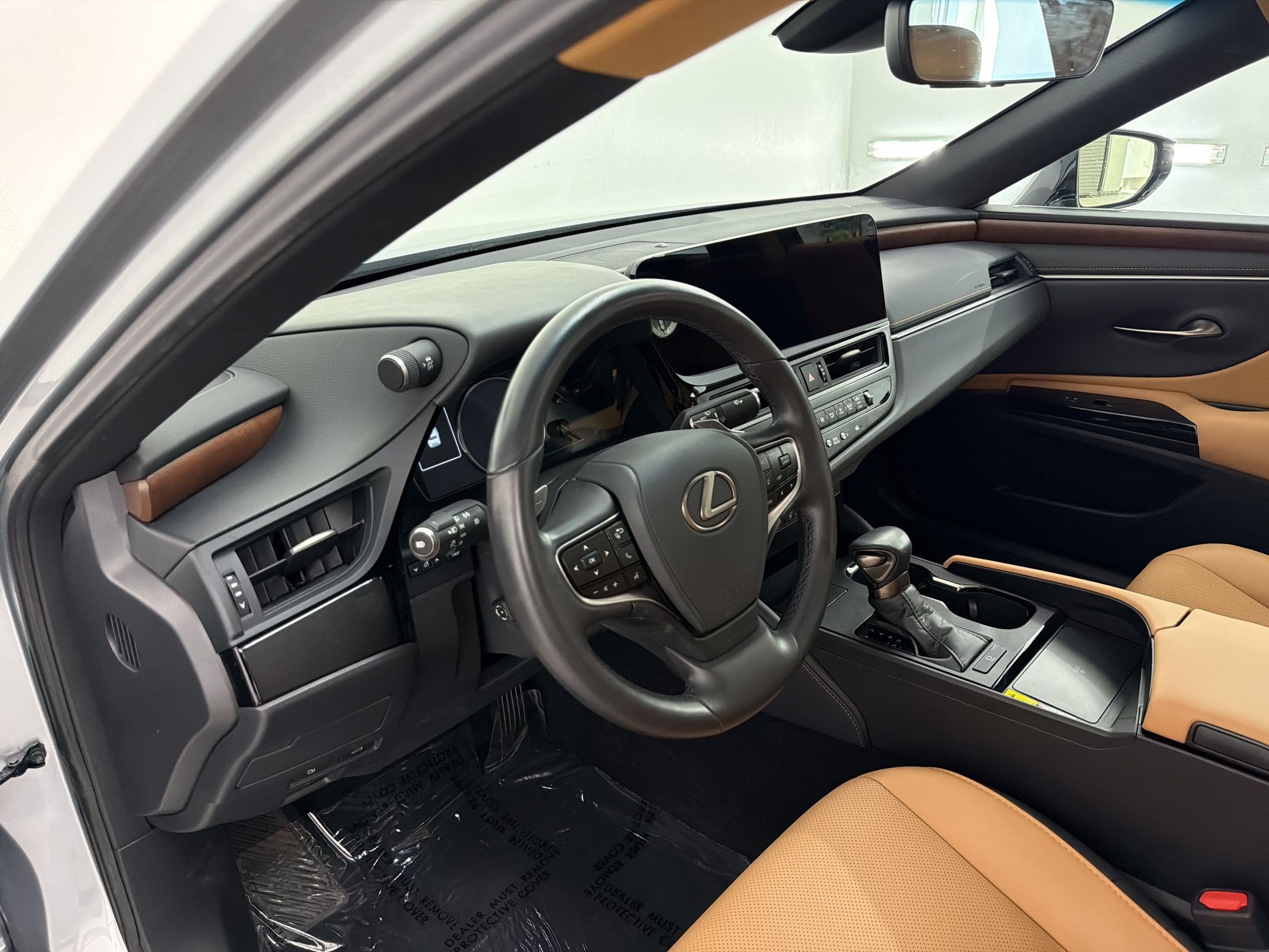 Certified 2025 Lexus ES 350 w/ Premium Package FWD image 4