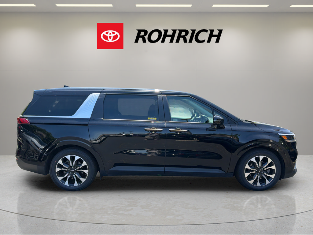 Used 2023 Kia Carnival EX FWD image 5