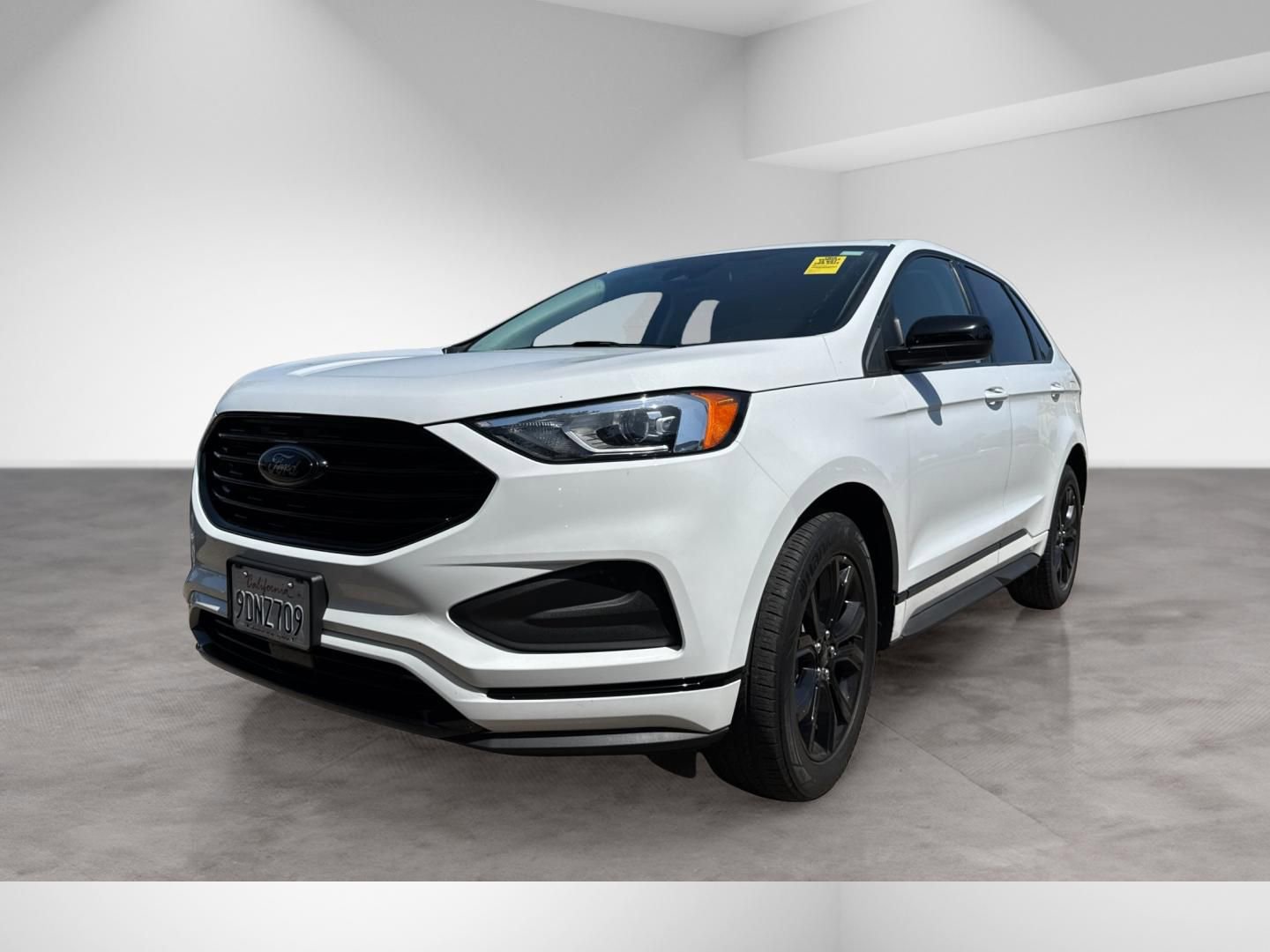 Used 2023 Ford Edge SE w/ Black Appearance Package AWD/4WD image 2