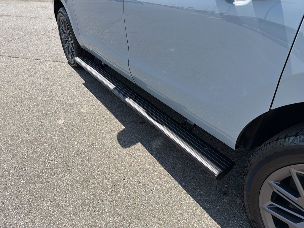 Certified 2025 Ford Expedition Max Platinum w/ Stealth Performance Package AWD/4WD image 17