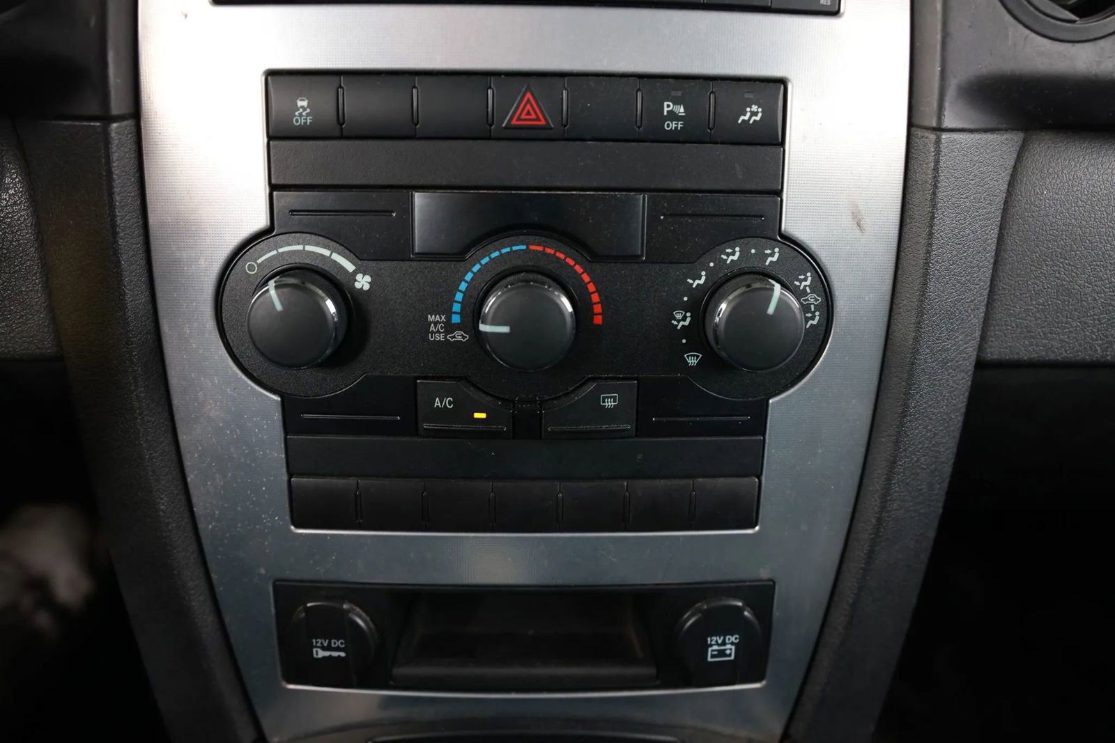 Used 2010 Jeep Commander Sport image 33