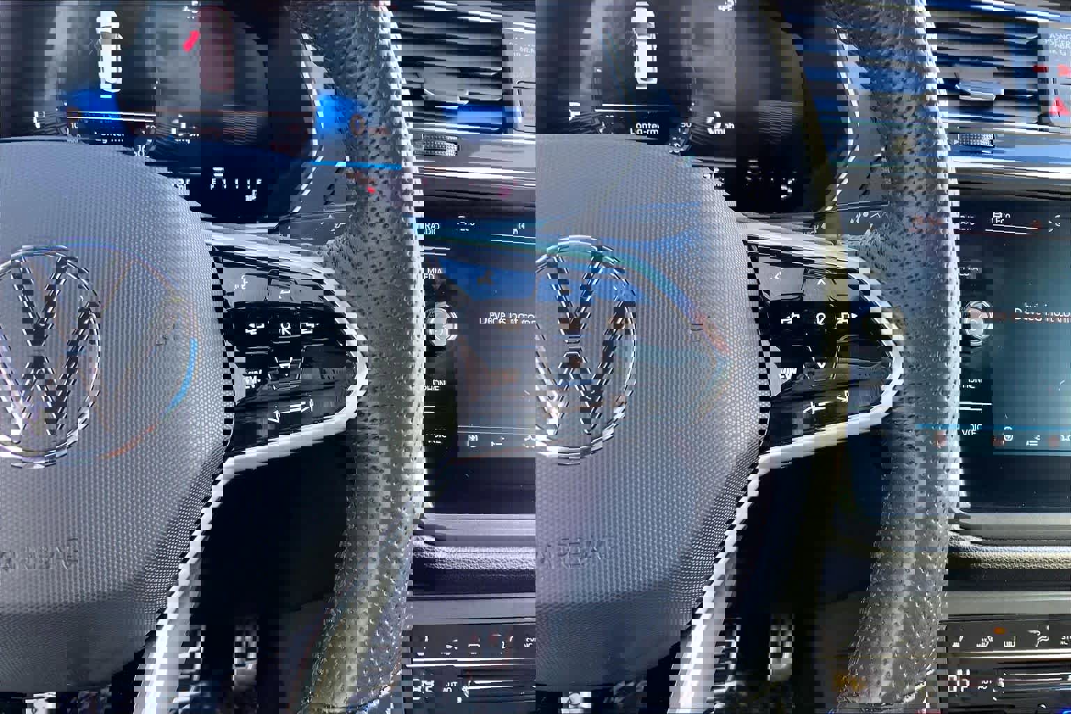 Used 2024 Volkswagen Tiguan SE R-Line image 23