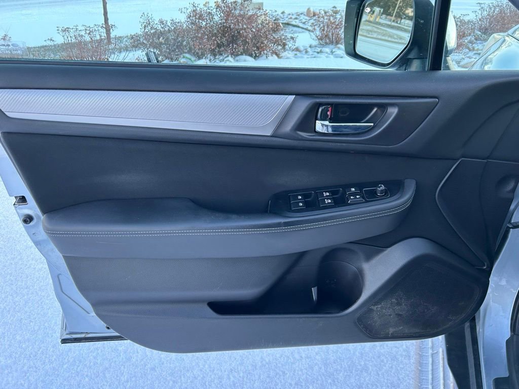Used 2016 Subaru Outback 2.5i Premium image 10