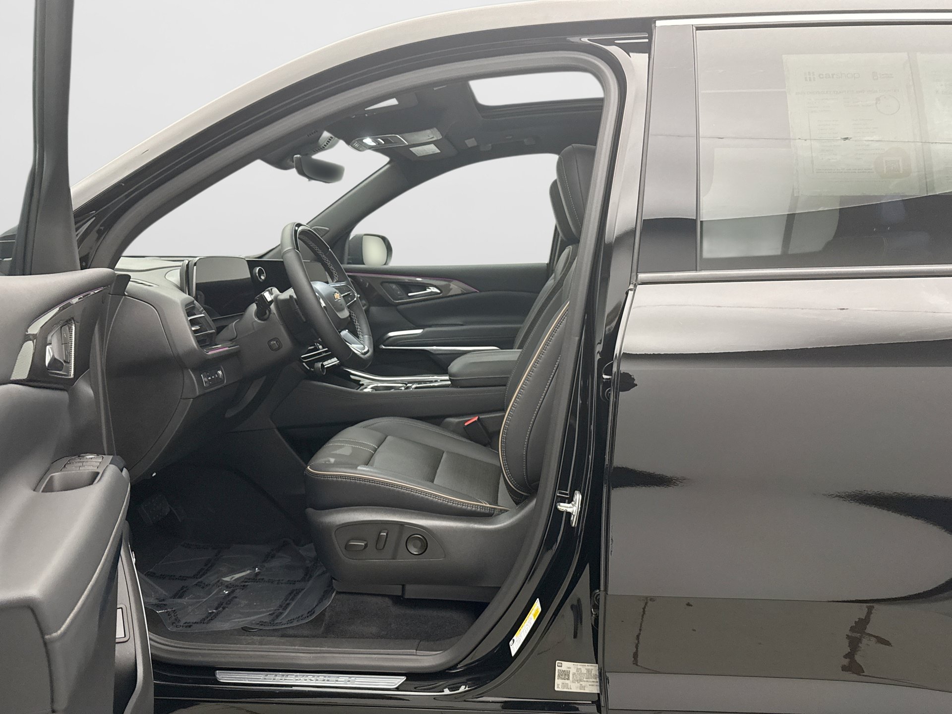 Used 2025 Chevrolet Traverse High Country w/ LPO, Floor Liner Package AWD/4WD image 11