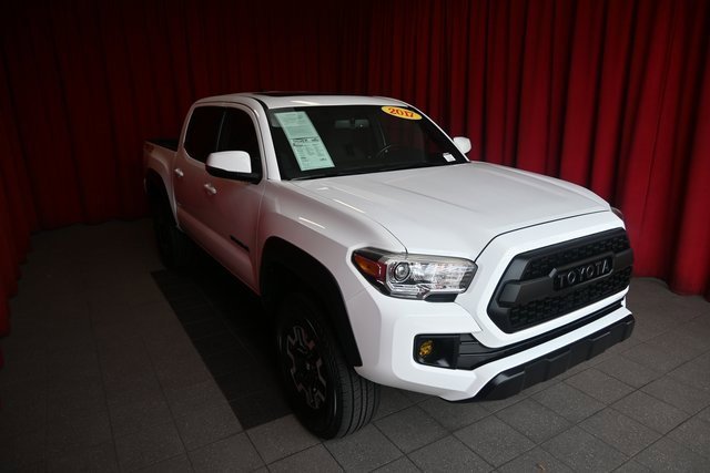 Certified 2017 Toyota Tacoma TRD Off-Road image 15