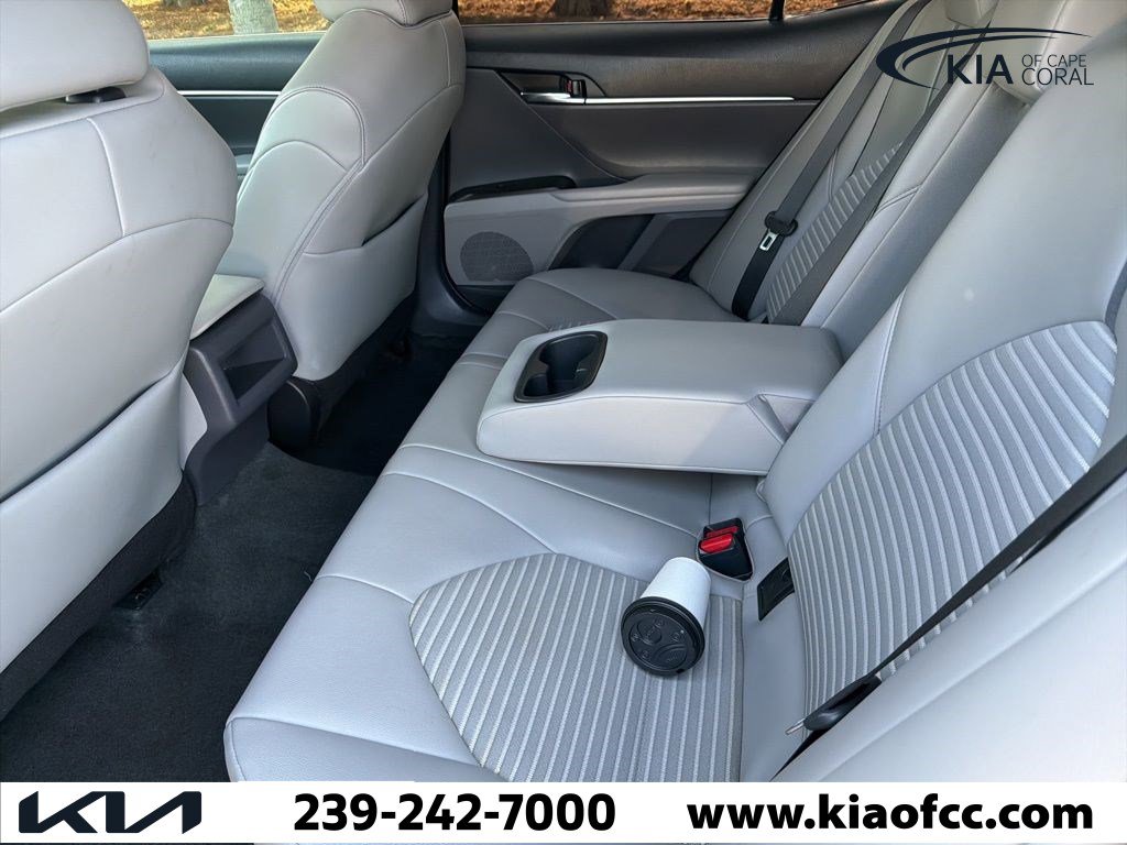 Used 2022 Toyota Camry SE image 5