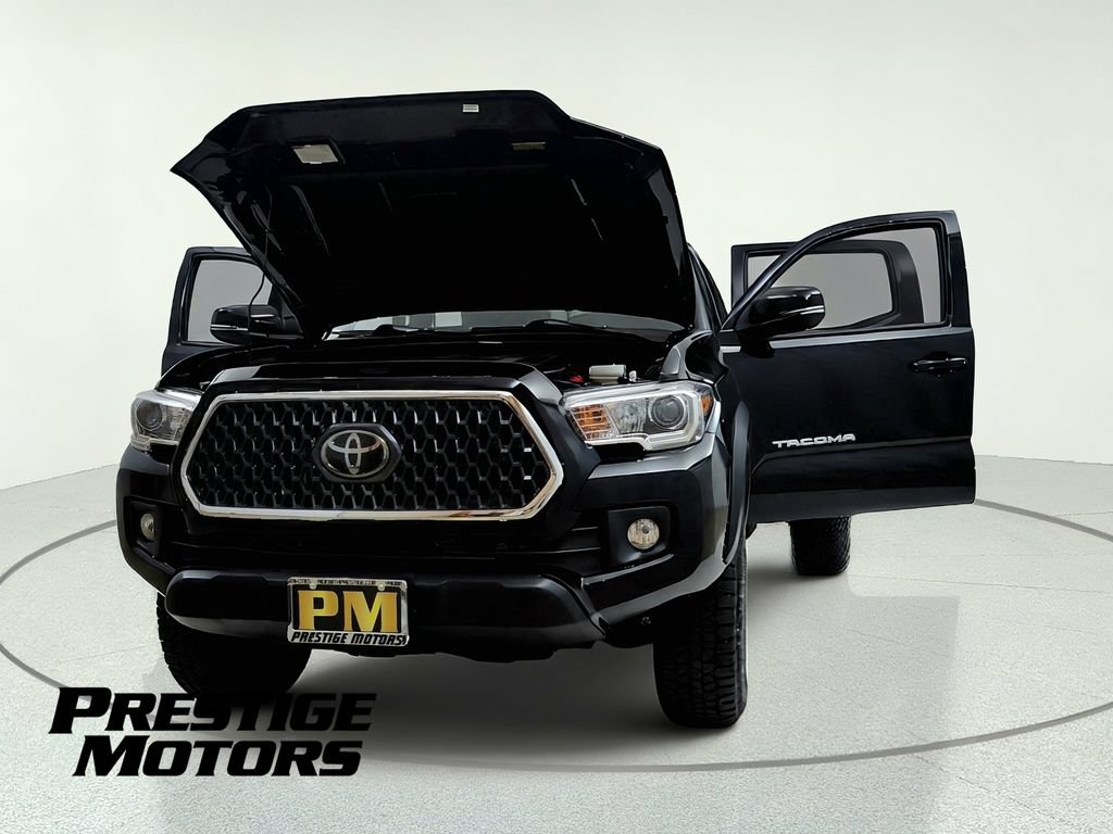 Used 2018 Toyota Tacoma TRD Off-Road w/ Technology Package AWD/4WD image 12