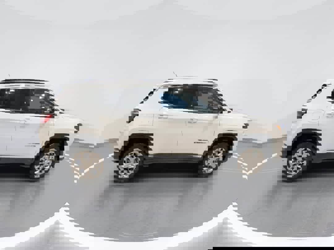 Used 2024 Jeep Compass Latitude image 9