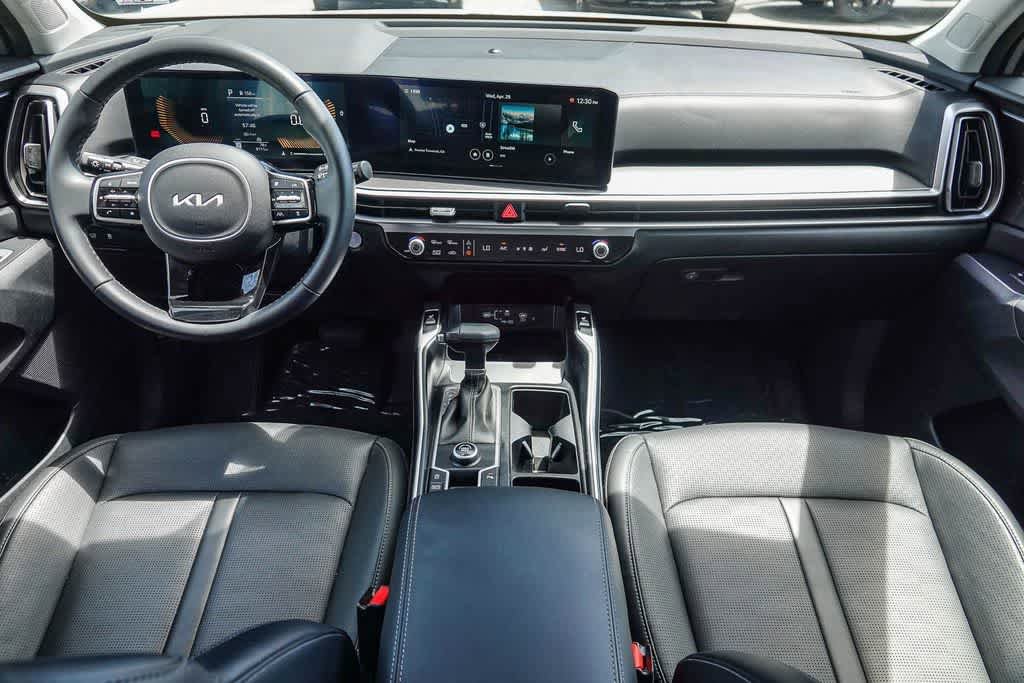 Certified 2024 Kia Sorento EX w/ Panoramic Sunroof Package FWD image 11
