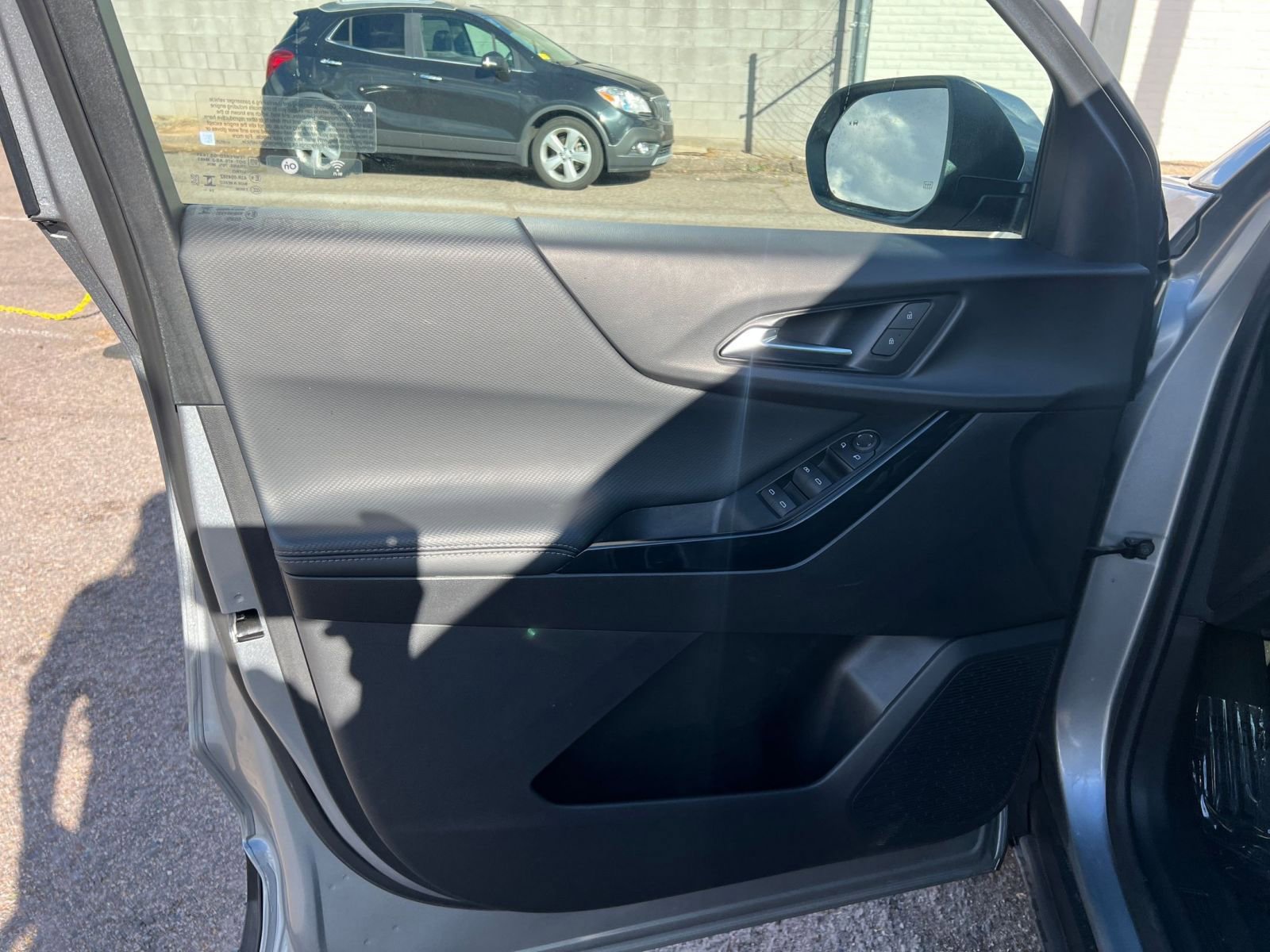 Used 2025 Chevrolet Equinox LT image 18