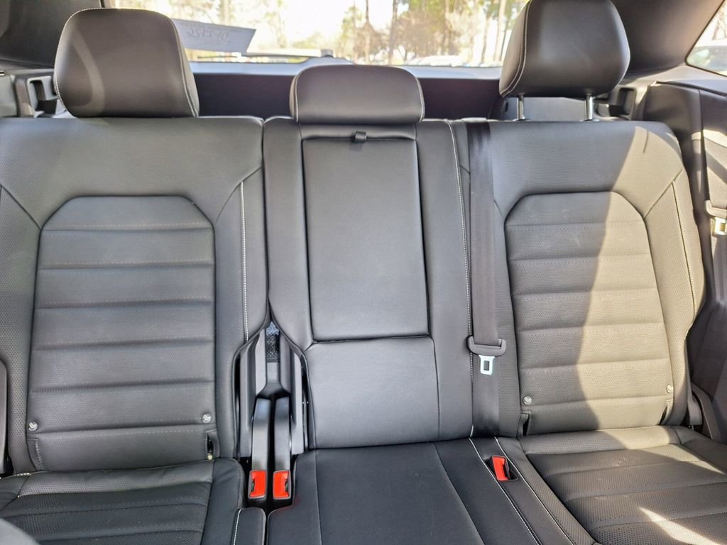 Used 2025 Volkswagen Atlas Cross Sport SEL R-Line image 31