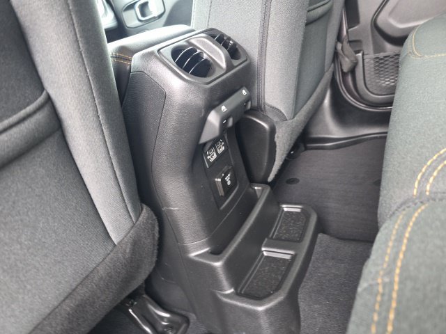 Used 2025 Jeep Wrangler Unlimited Sahara w/ Safety Group AWD/4WD image 39