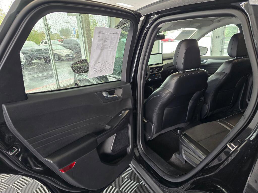 Used 2024 Ford Escape Platinum image 33