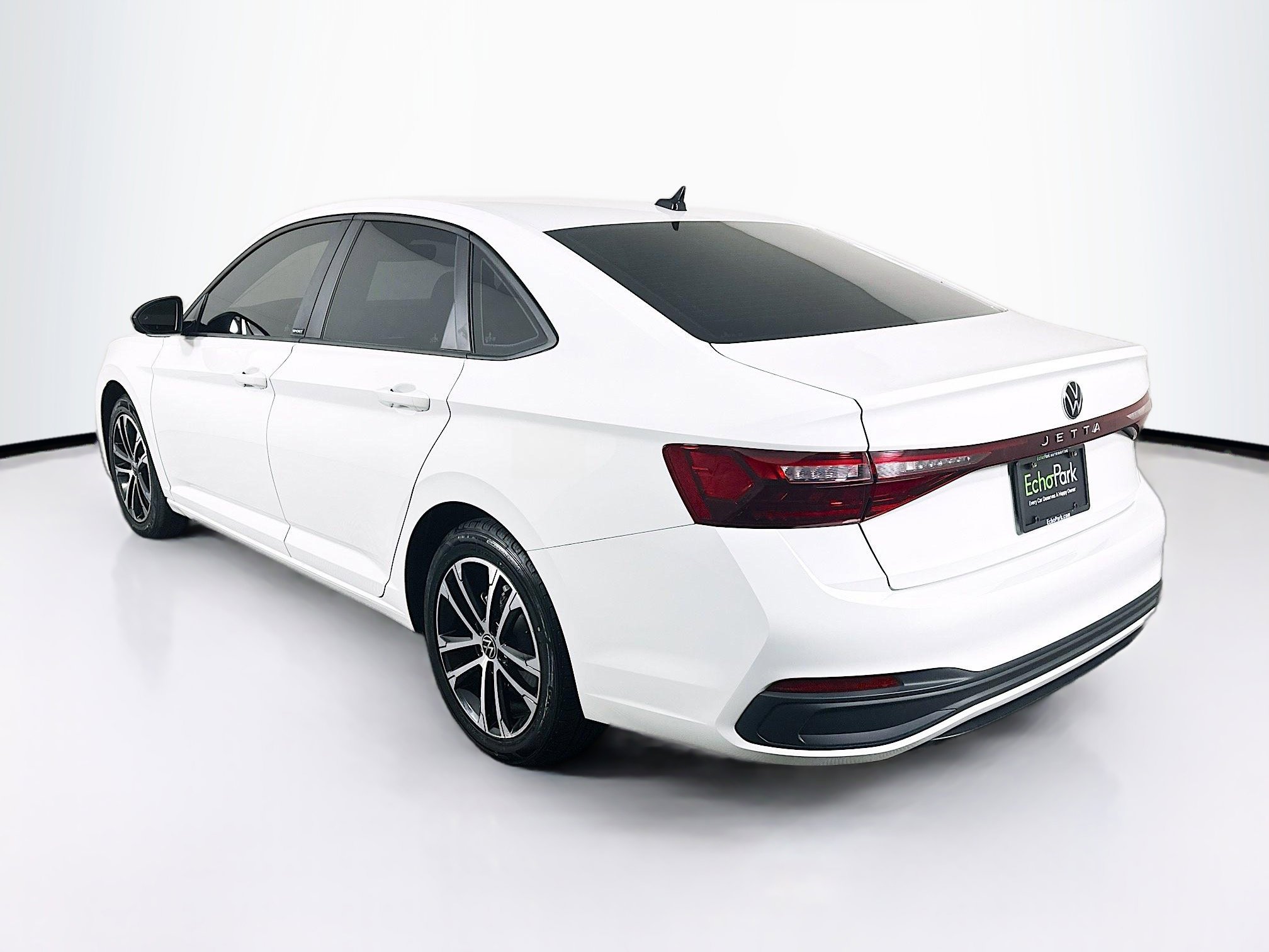 Used 2025 Volkswagen Jetta Sport image 5