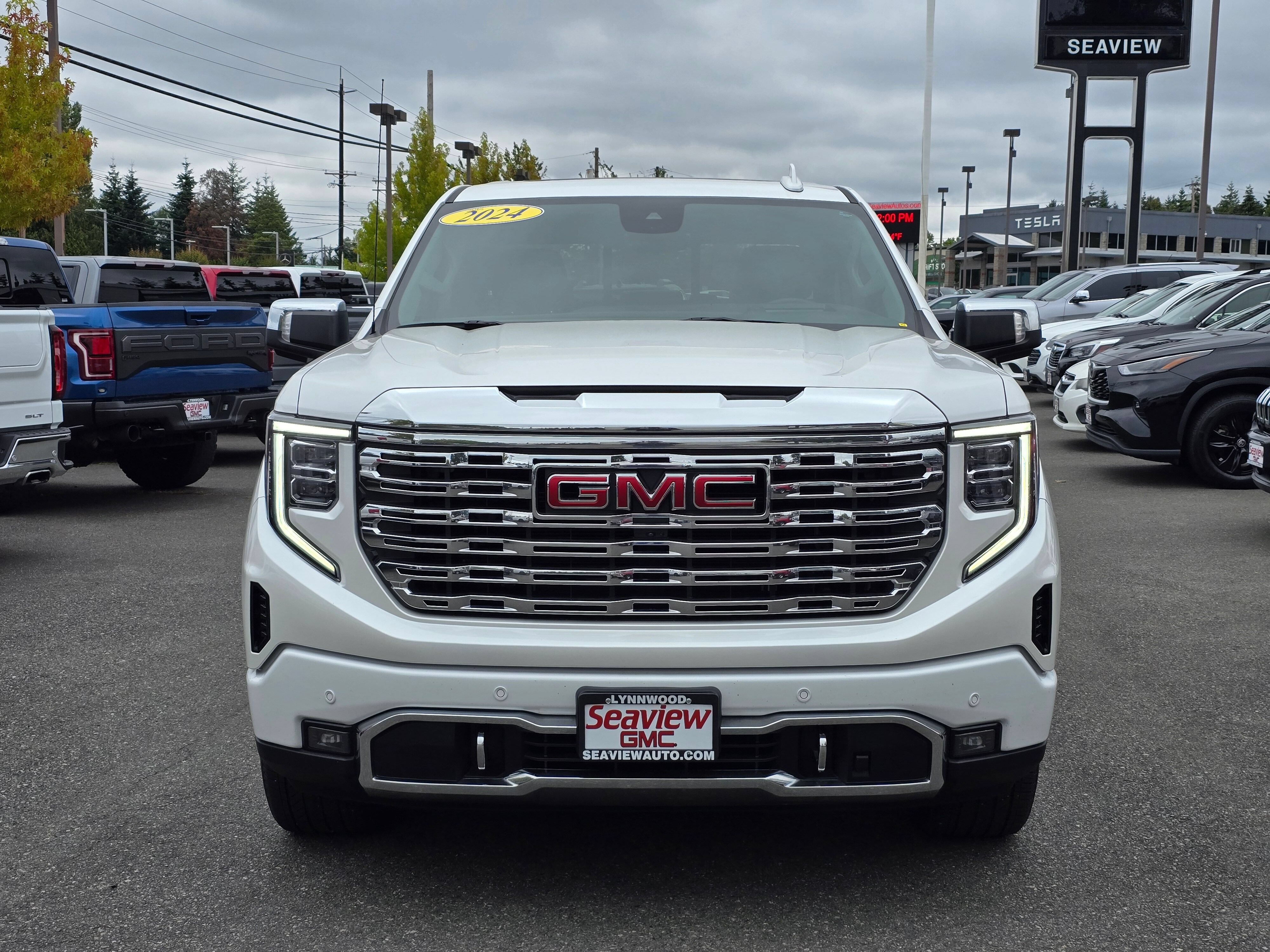 Used 2024 GMC Sierra 1500 Denali w/ Denali Reserve Package AWD/4WD image 2