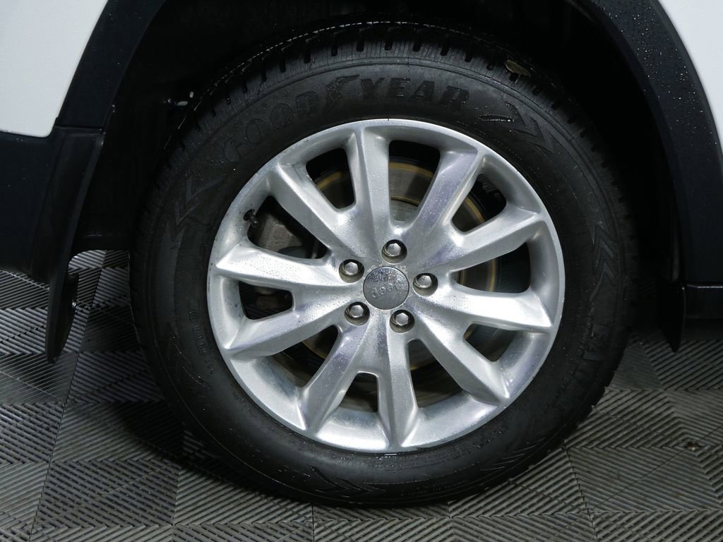 Used 2016 Jeep Cherokee Limited image 11