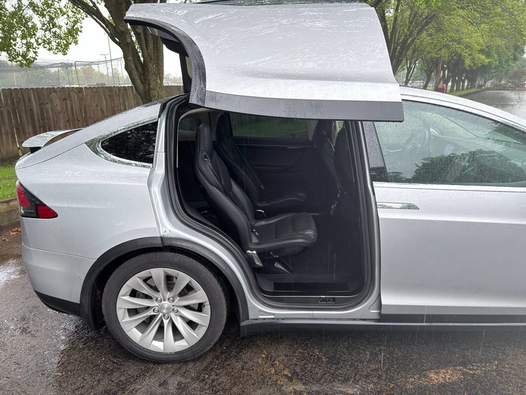 Used 2016 Tesla Model X 75D AWD/4WD image 27