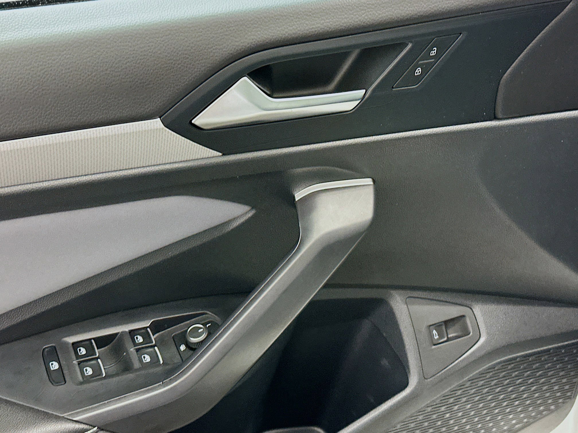 Used 2025 Volkswagen Jetta SE image 15