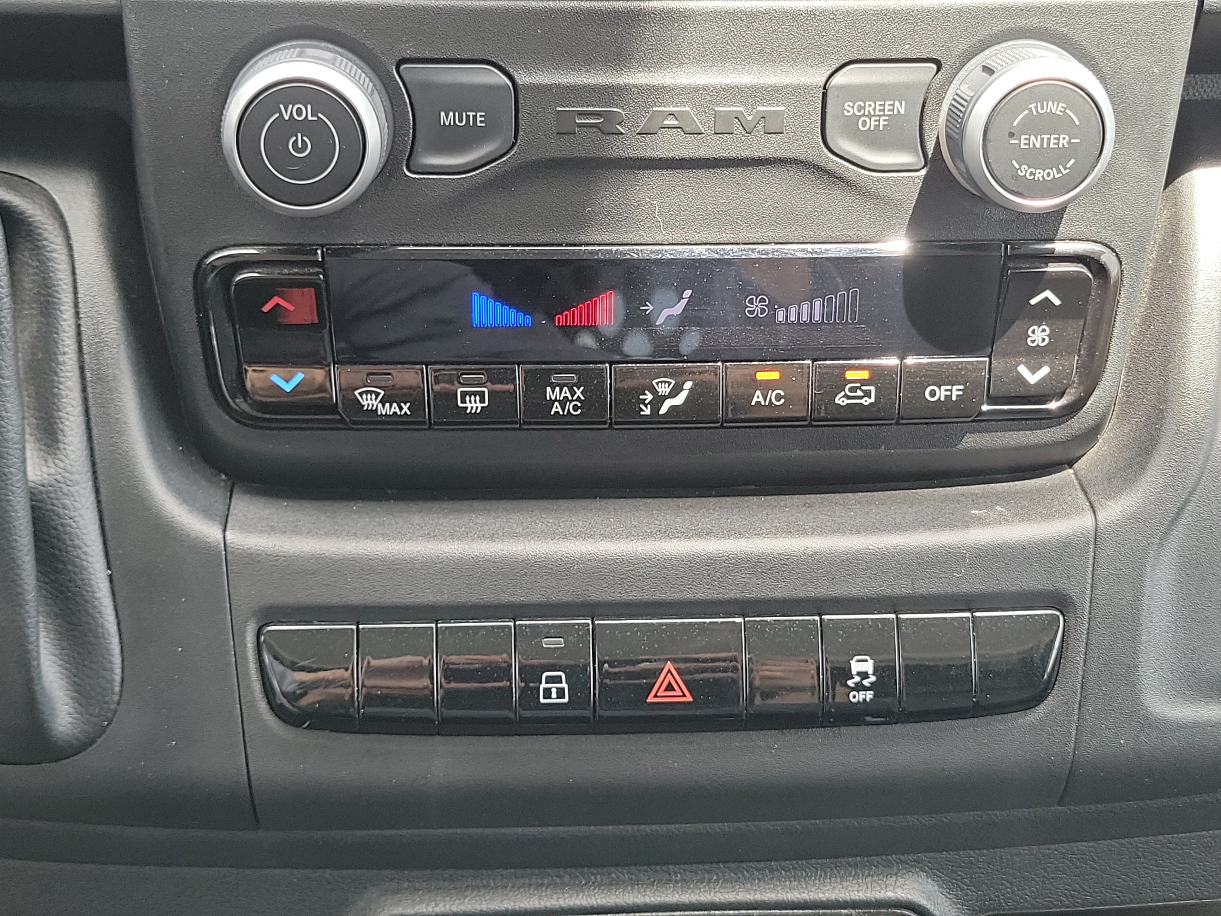 Used 2025 RAM ProMaster 2500 w/ U-Haul Equipment Group FWD image 25