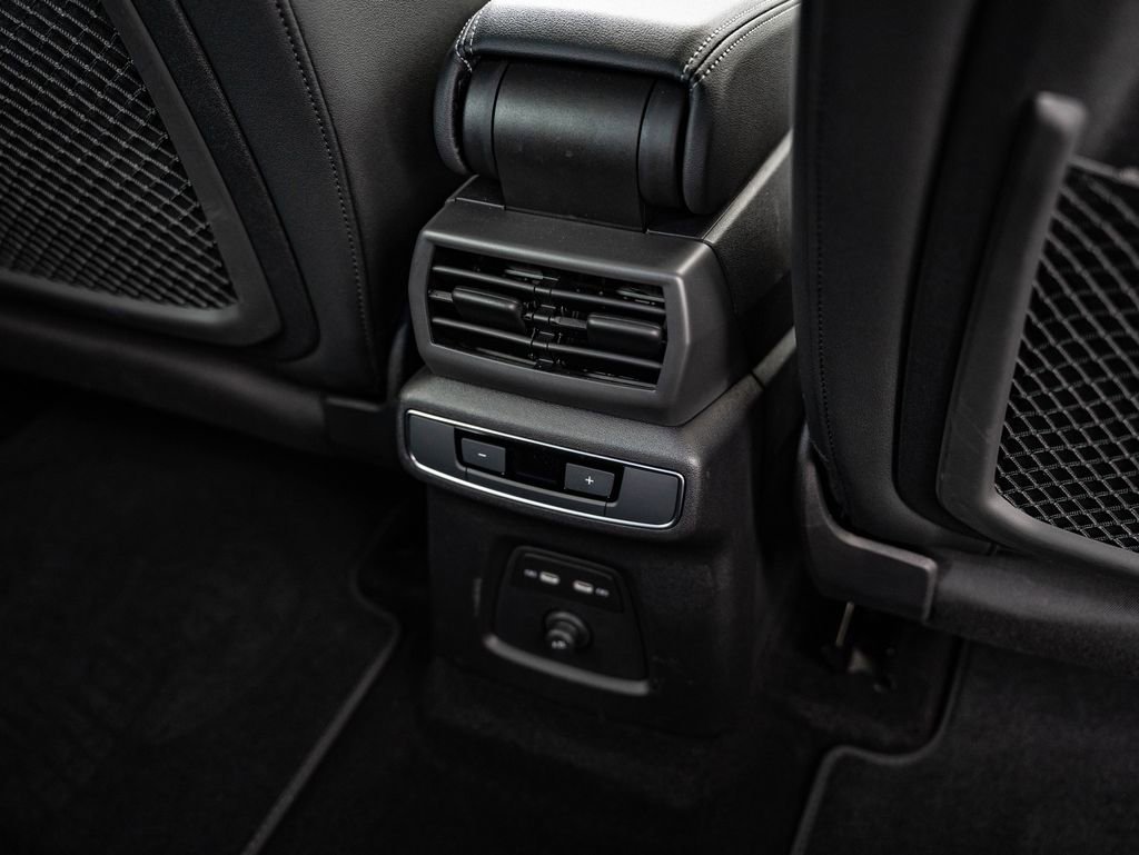 Used 2024 Audi Q4 e-tron Prestige image 37
