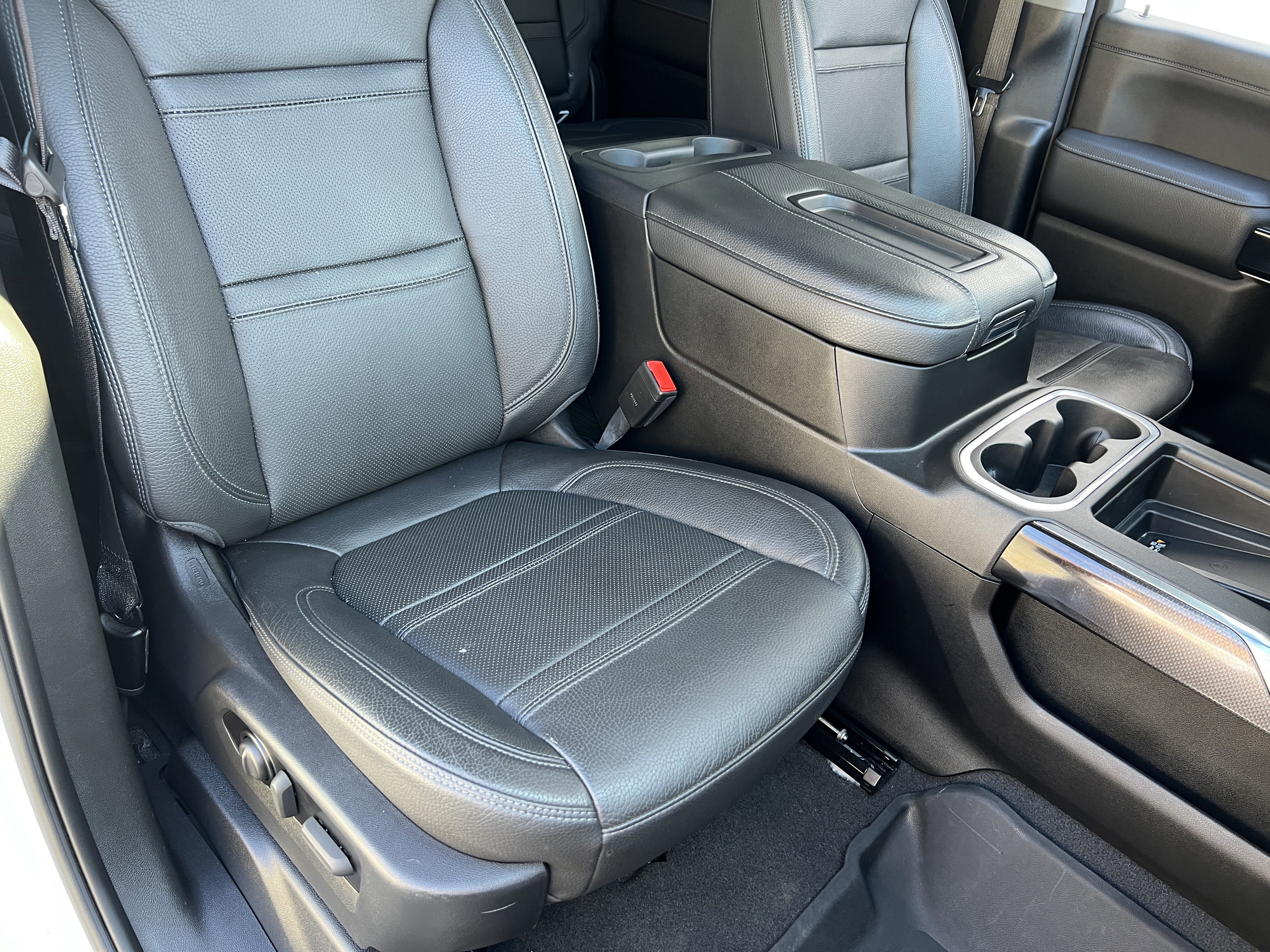Used 2022 GMC Sierra 3500 Denali w/ Denali Ultimate Package image 23