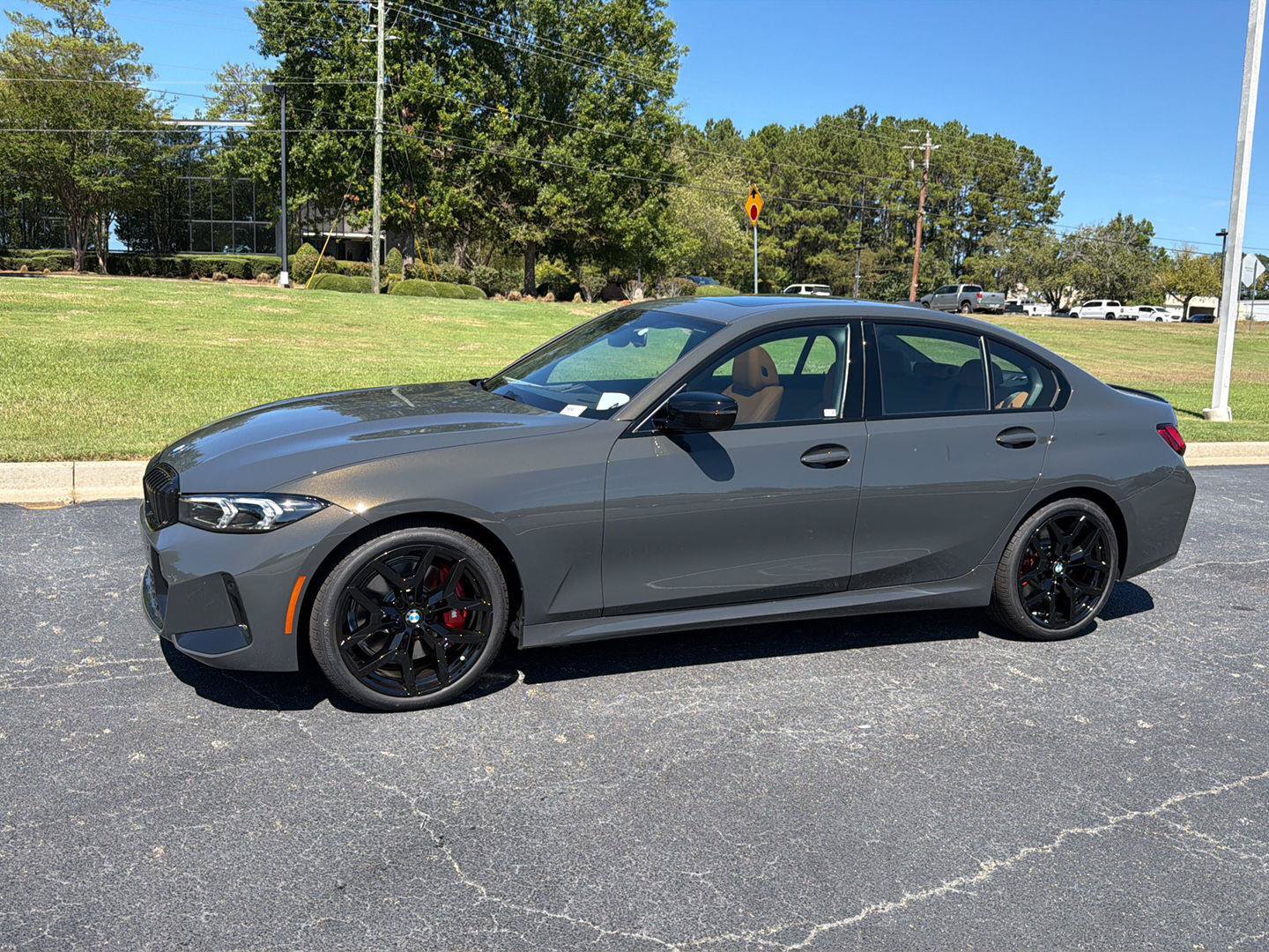 New 2026 BMW 330i Sedan w/ M Sport Package RWD image 3