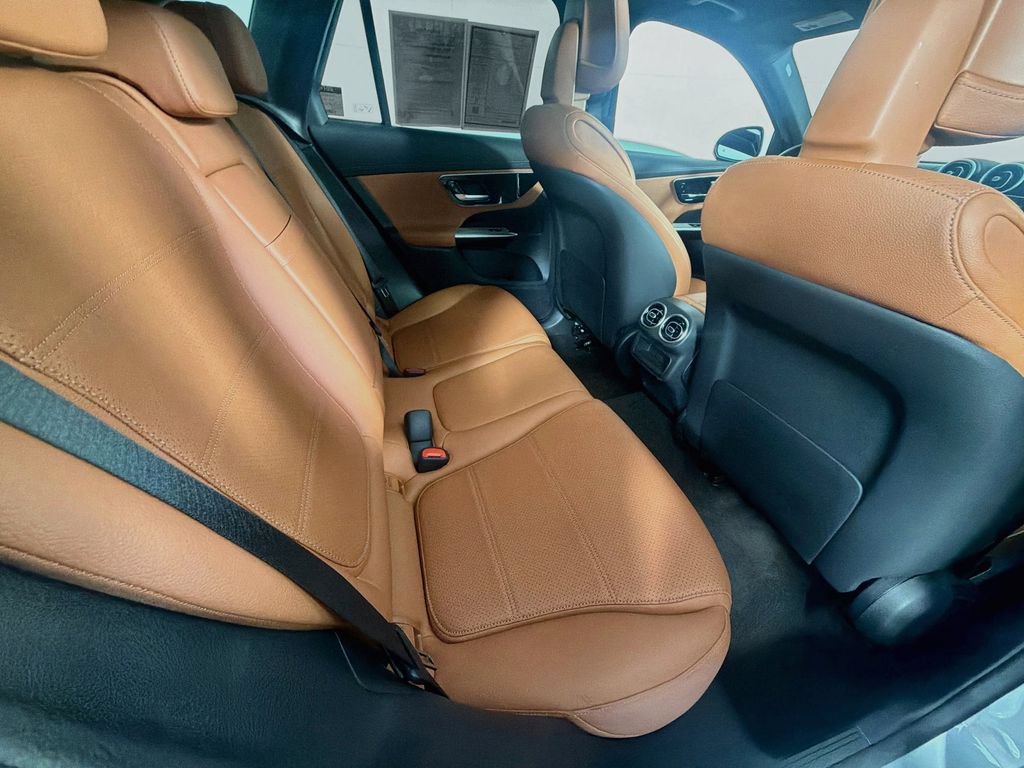 Used 2024 Mercedes-Benz GLC 300 image 35