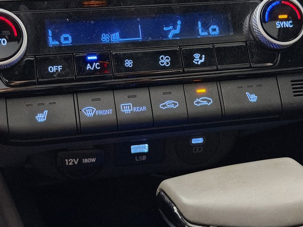 Used 2024 Hyundai Elantra SEL w/ Convenience Package FWD image 21
