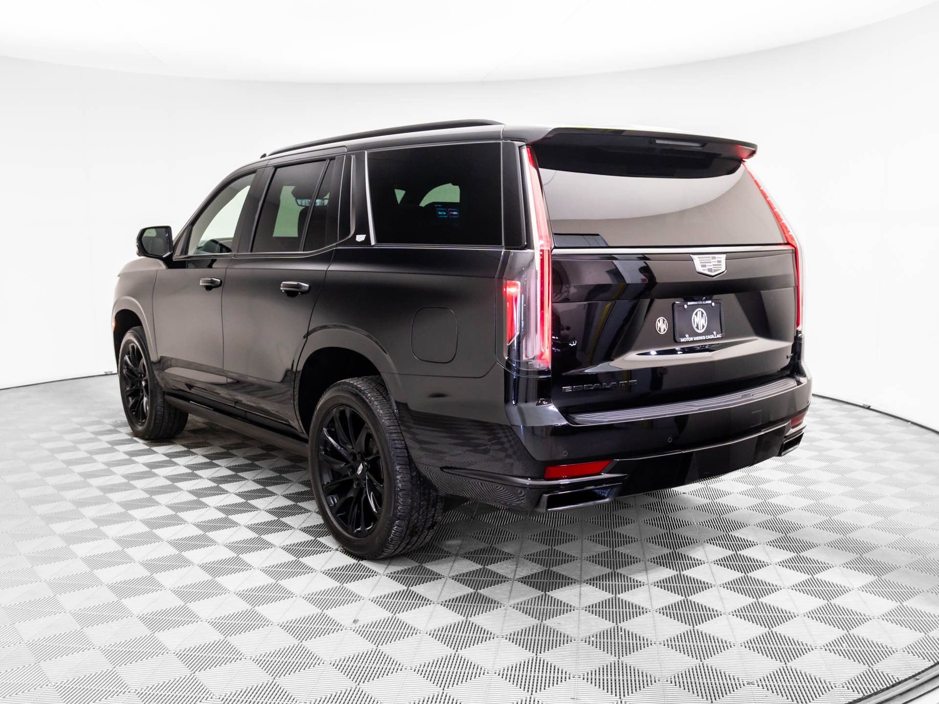 Used 2024 Cadillac Escalade Sport w/ LPO, ONYX Package image 3