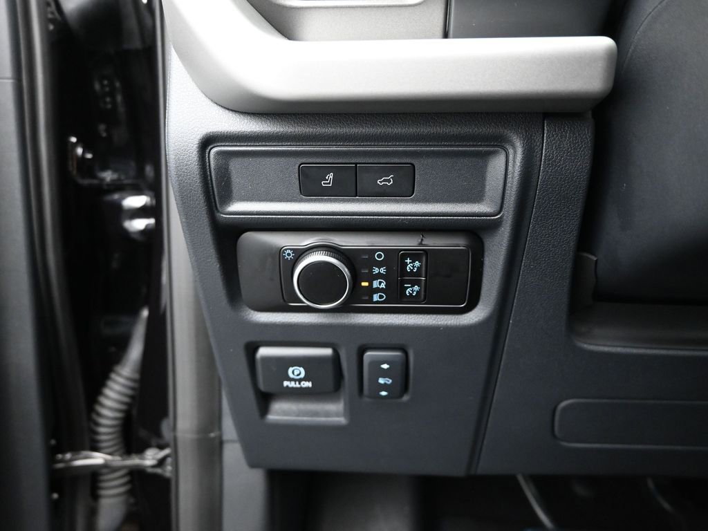 Used 2023 Ford Expedition XLT image 13