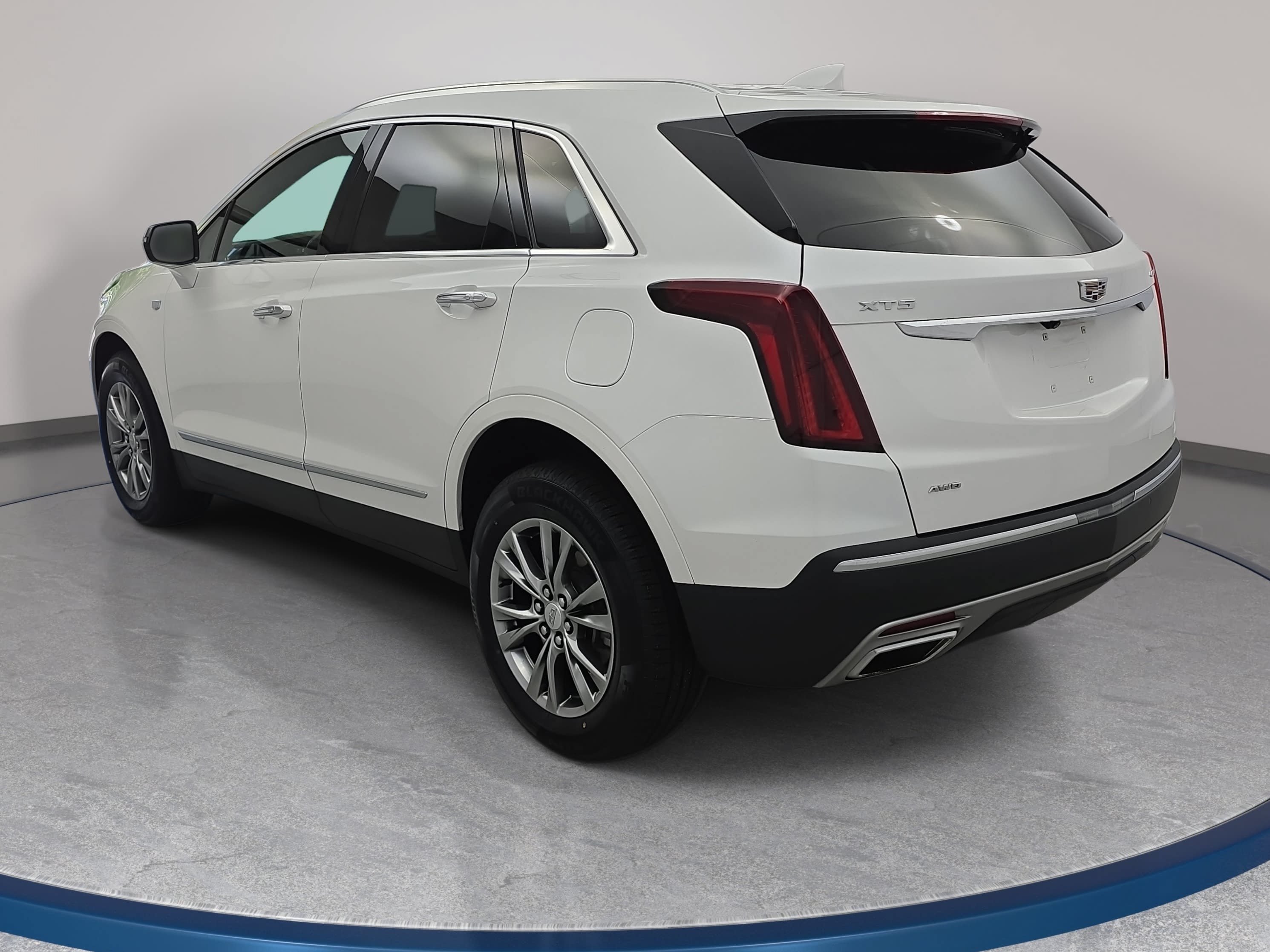 Used 2021 Cadillac XT5 Premium Luxury w/ LPO, Floor Liner Package AWD/4WD image 7