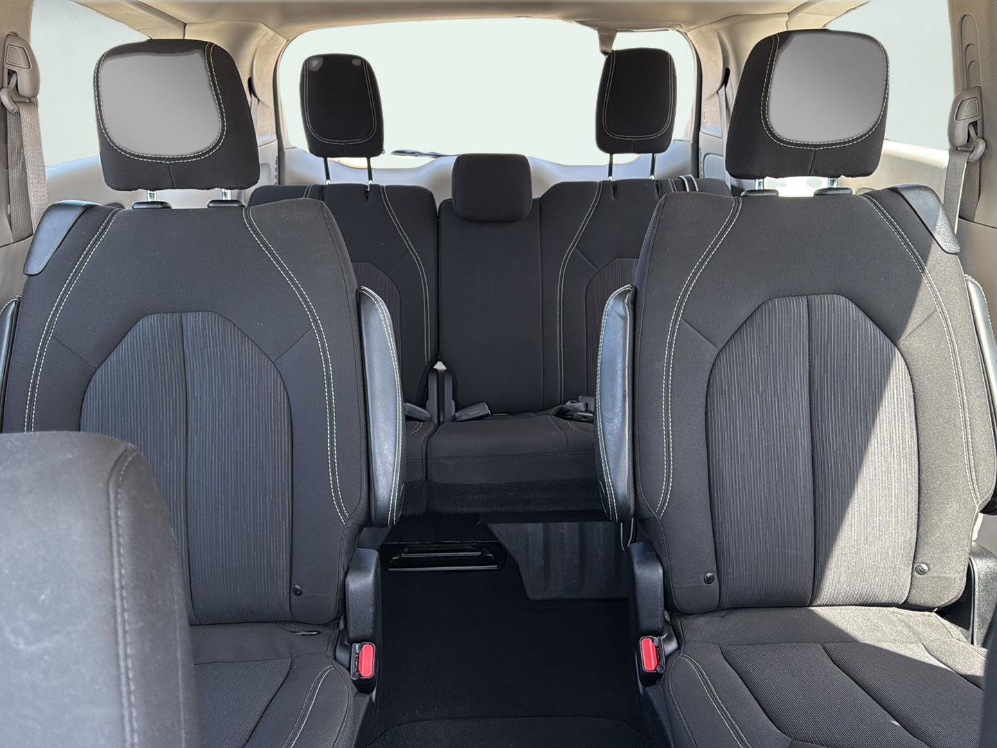 Used 2023 Chrysler Voyager LX image 20