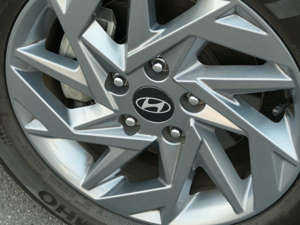 Used 2024 Hyundai Elantra SEL image 12