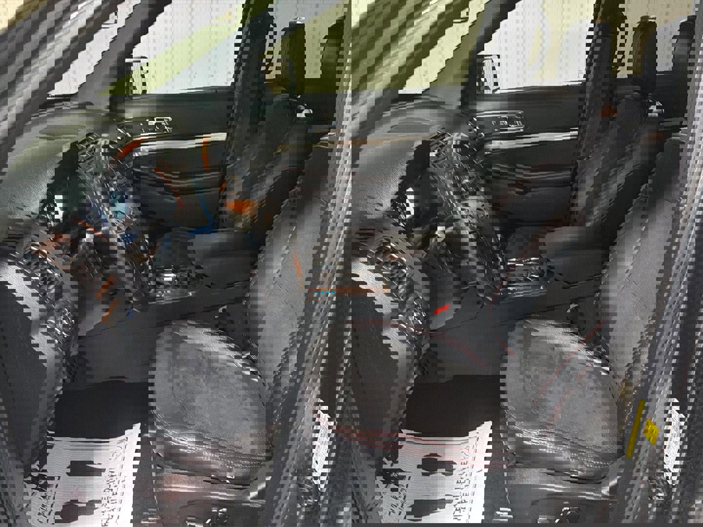 Used 2018 Ford Explorer XLT w/ Equipment Group 202A image 14