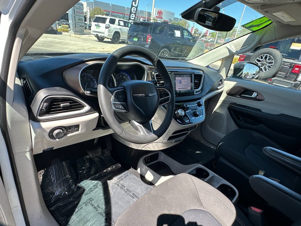 Certified 2024 Chrysler Voyager LX FWD image 24