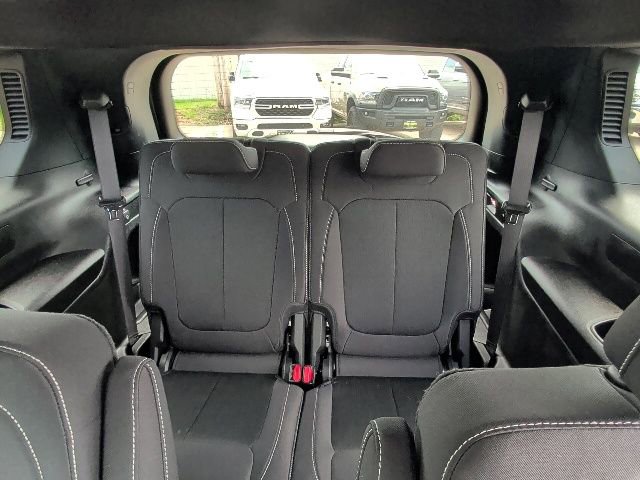 Used 2024 Jeep Grand Cherokee L Laredo AWD/4WD image 28
