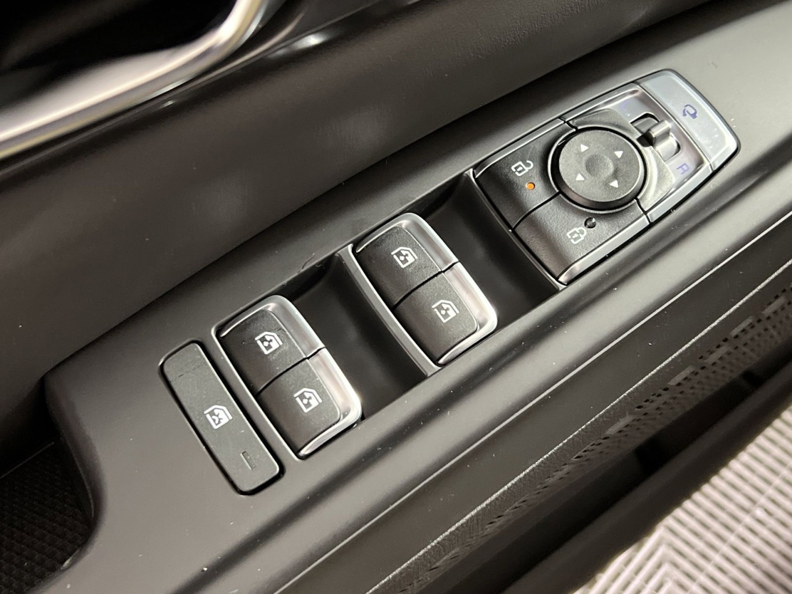 New 2026 Kia Carnival SX w/ SX Dark Edition Package image 13