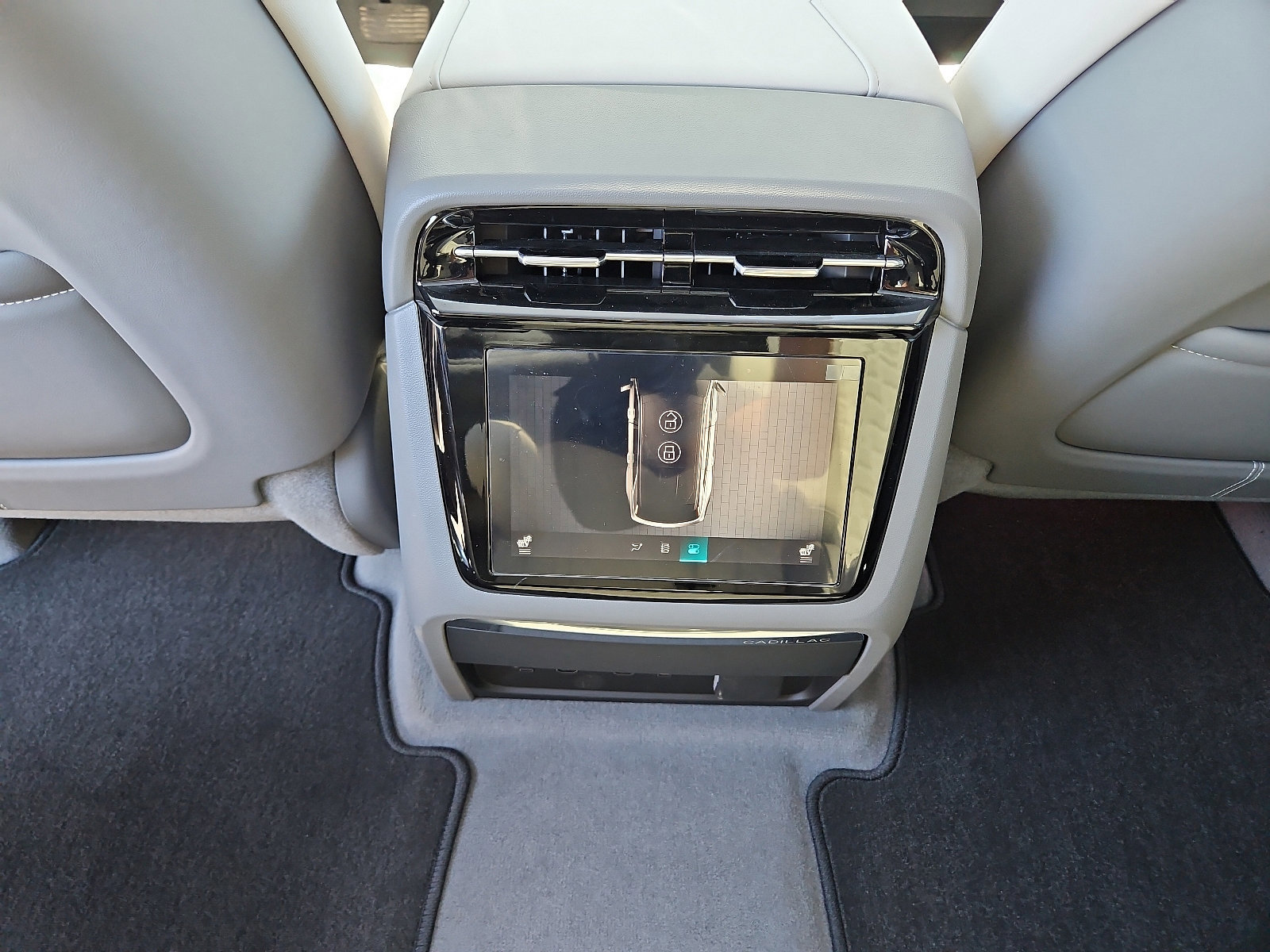 New 2025 Cadillac Escalade IQ Luxury 1 w/ Smart Trailering package image 15