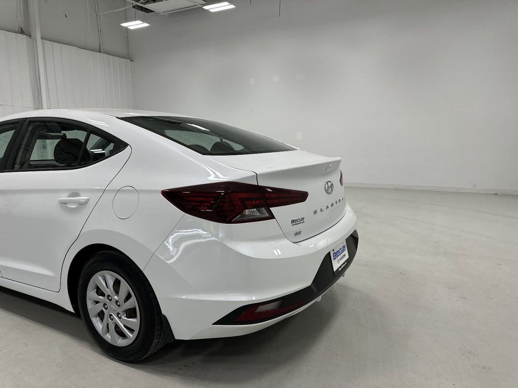 Used 2020 Hyundai Elantra SE w/ Cargo Package (C1) FWD image 14