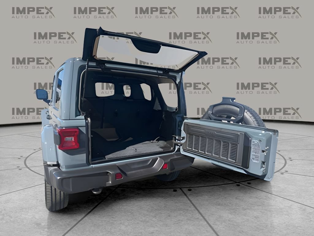 Used 2025 Jeep Wrangler Unlimited Sahara AWD/4WD image 9