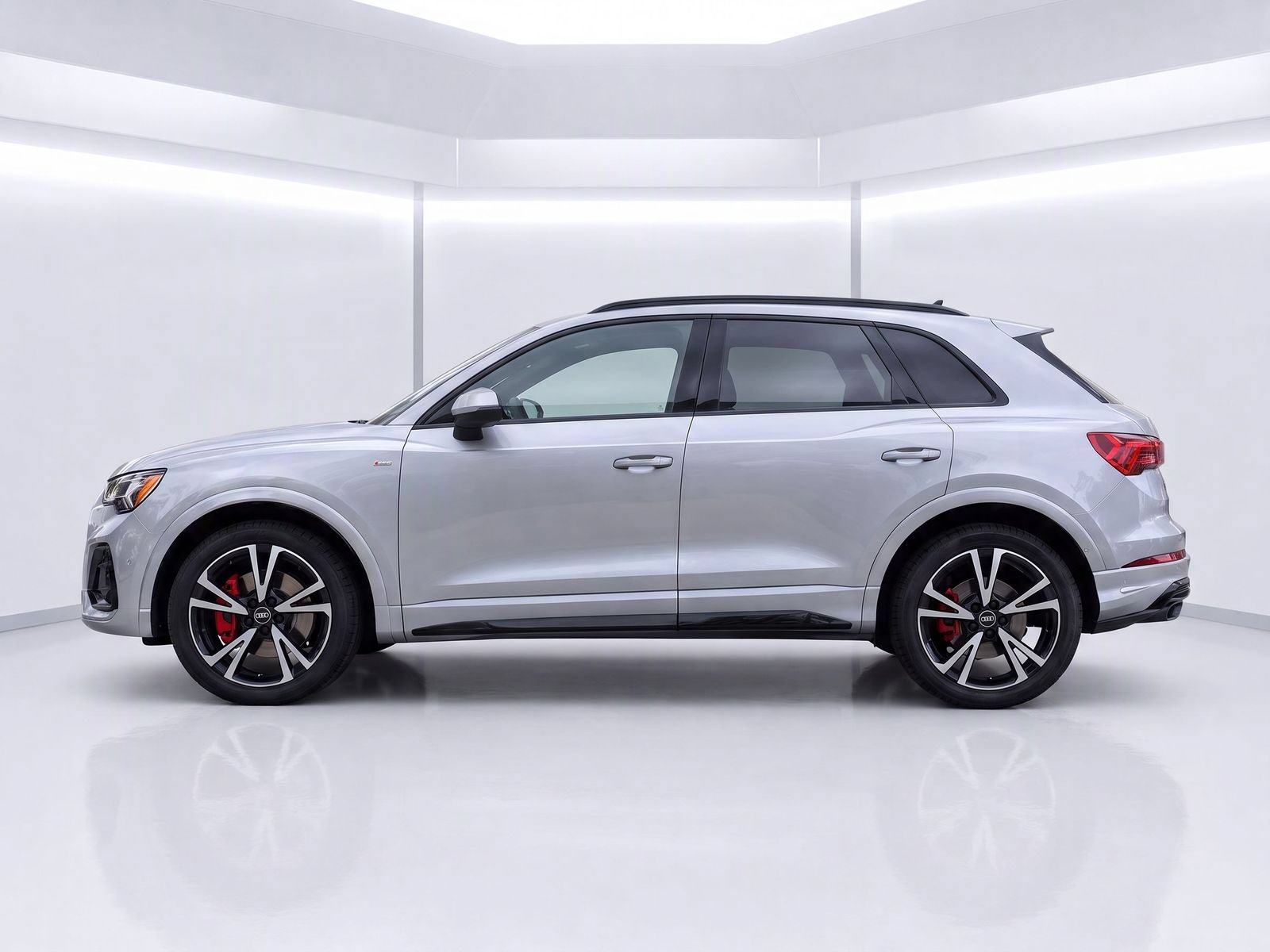 Certified 2025 Audi Q5 2.0T Premium Plus w/ Premium Plus Package AWD/4WD image 2
