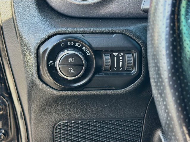 Used 2021 Jeep Gladiator Mojave w/ LED Lighting Group AWD/4WD image 11